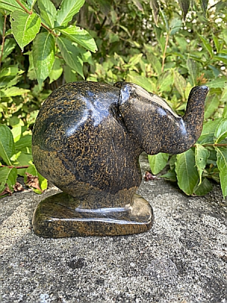 Shona Skulptur "Elefant" aus Serpentin